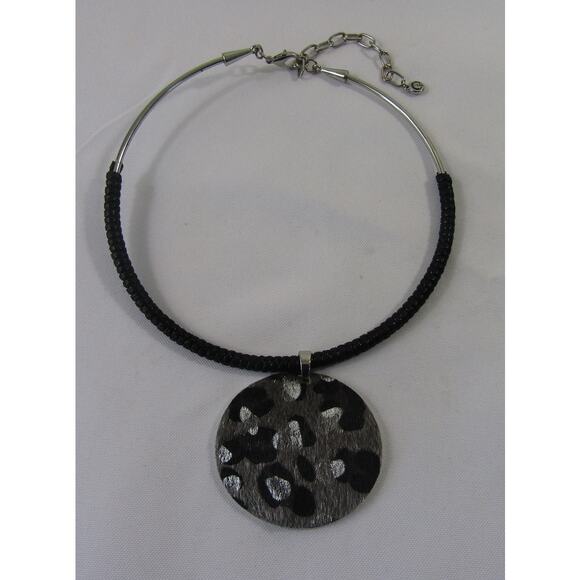 Est. 1946 Necklace Black Grey Leopard Animal Texture Silver Tone Choker Pendant - Picture 1 of 8